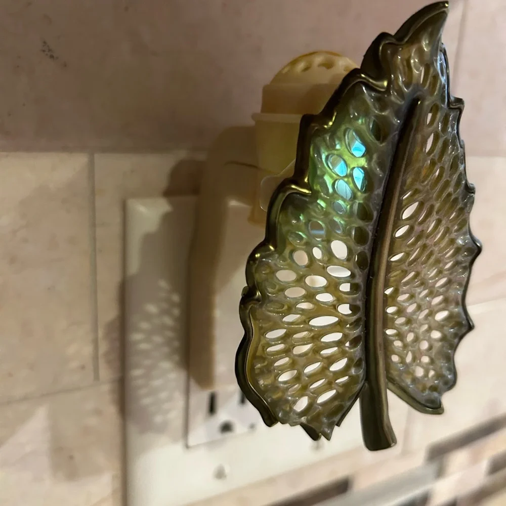 Leaf Shaped Bath & Body Works Scent Plug‎ In with Light